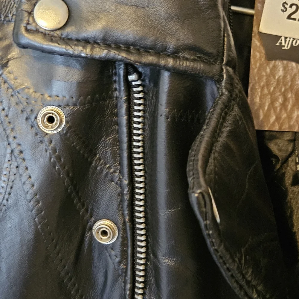 Leather jacket - Picture 8 of 12